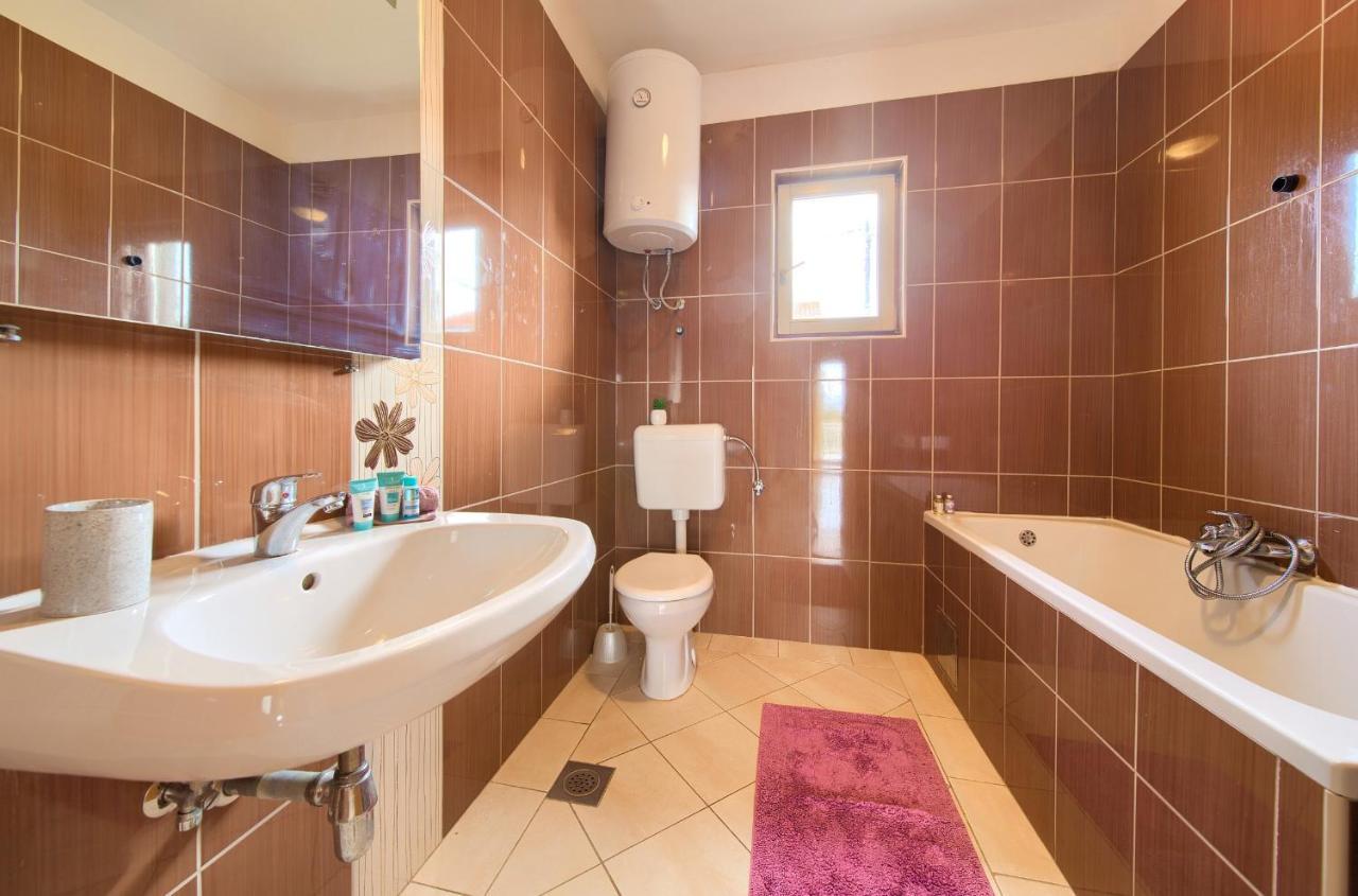Rasopasno Apartment With Terrace And Private Parking المظهر الخارجي الصورة