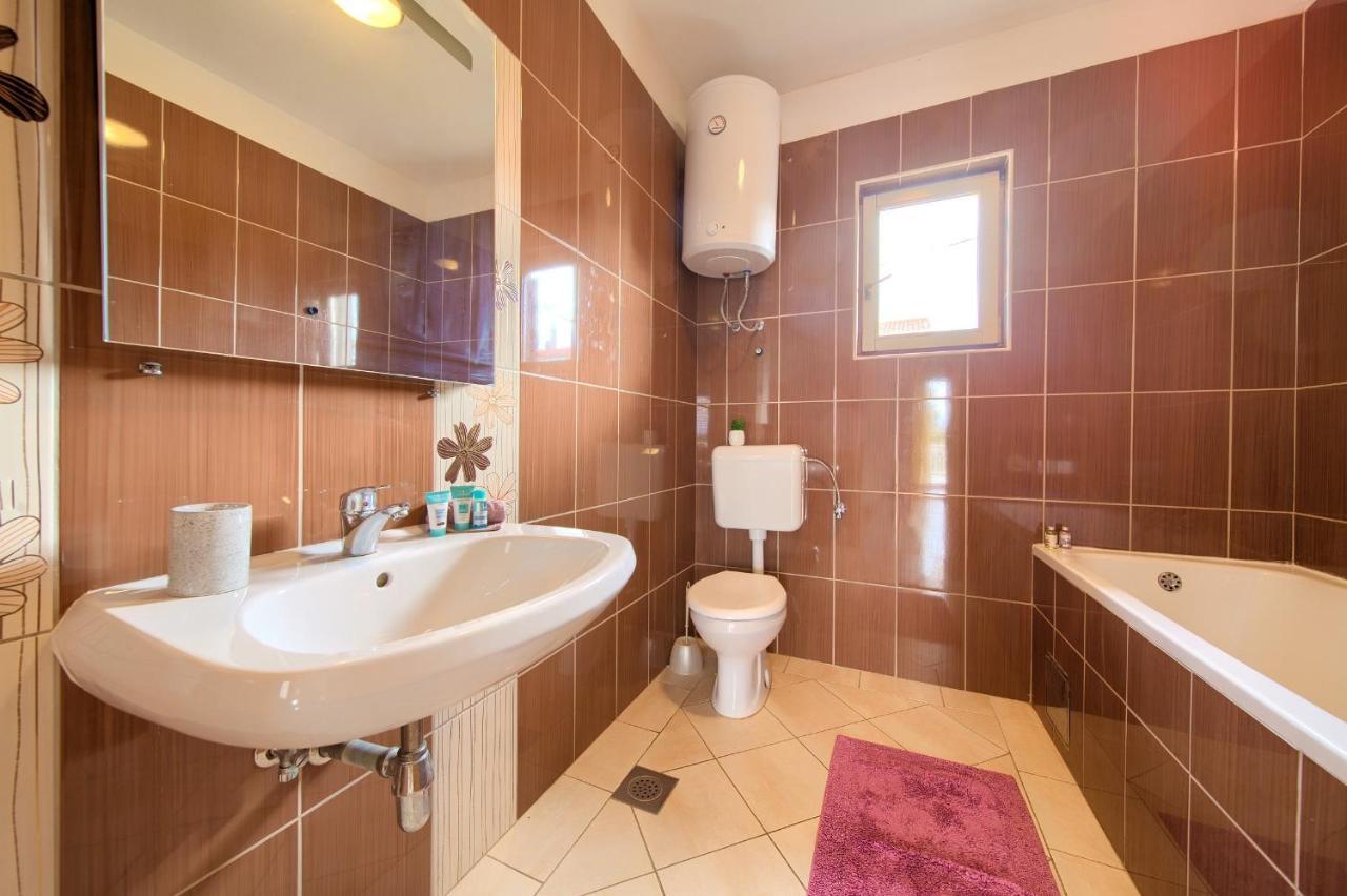 Rasopasno Apartment With Terrace And Private Parking المظهر الخارجي الصورة